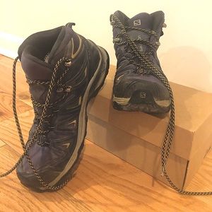 Womens tough Hiking Boots! Salomon